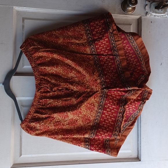 Realwear Longsleeve Blouse and Shorts Set Red and Brown Floral Design.Size 26/28 - Picture 2 of 9